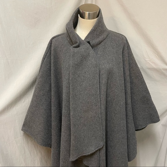 SOLD Grey Fleece Women’s Cape - Picture 4 of 9